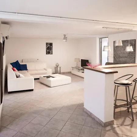 Bas De Villa, Haute-corse, Vue Montagne, 5min Des Plages Feriehus *