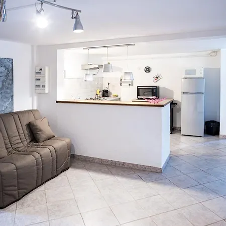 Bas De Villa, Haute-corse, Vue Montagne, 5min Des Plages Feriehus *